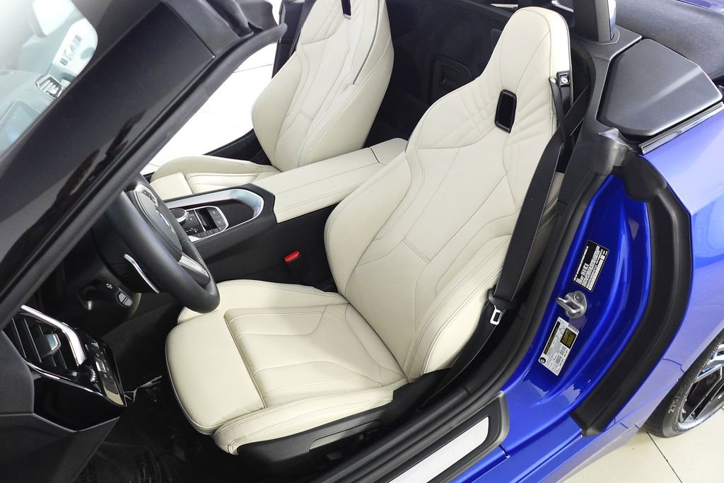 Used 2025 BMW Z4 M40i w/ Premium Package image 23