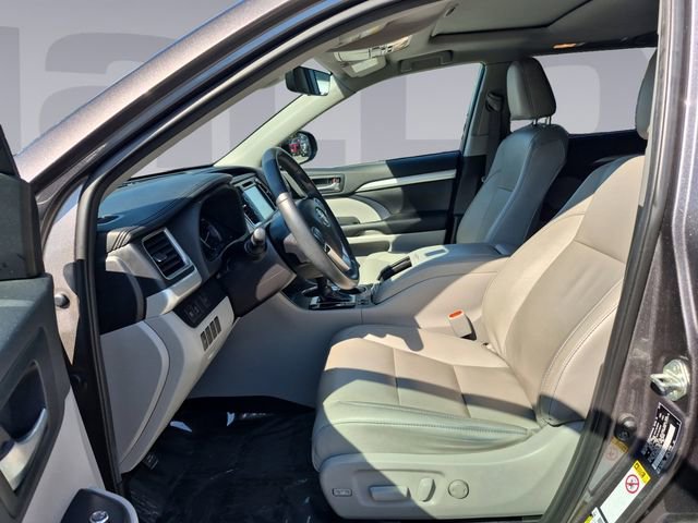 Used 2019 Toyota Highlander XLE AWD/4WD image 10