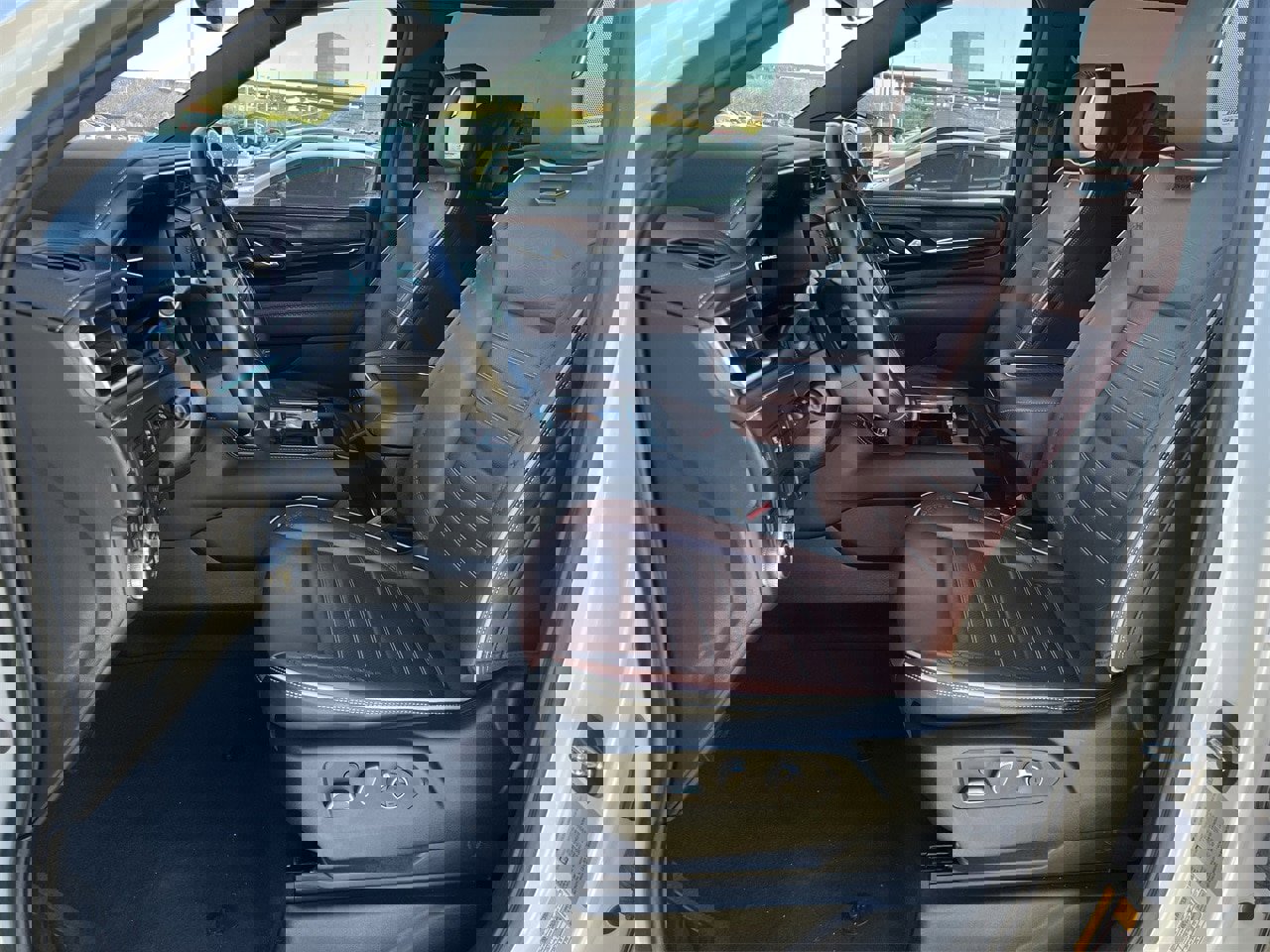 Used 2023 GMC Yukon Denali Ultimate image 12