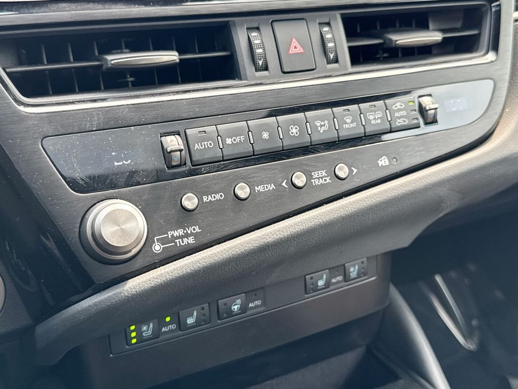 Used 2025 Lexus ES 300h w/ Premium Package FWD image 29