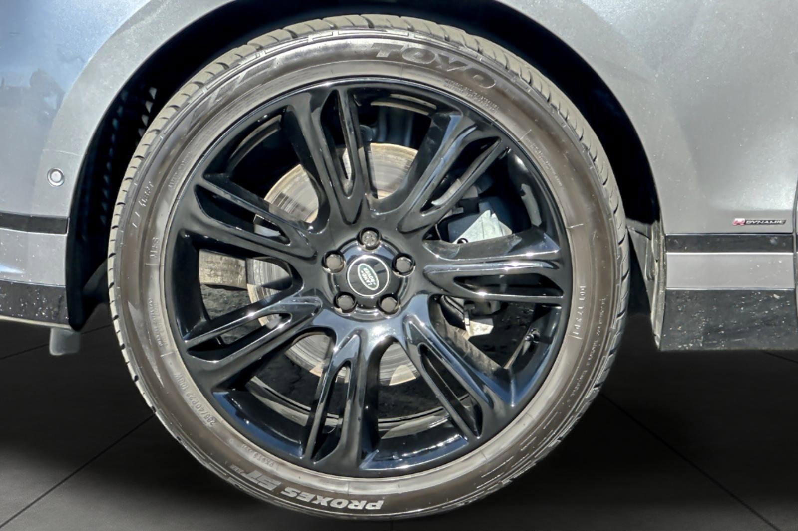 Used 2021 Land Rover Range Rover Velar R-Dynamic HSE image 25