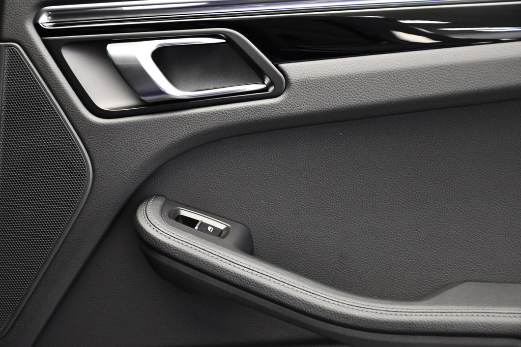 Certified 2026 Porsche Macan AWD/4WD image 53