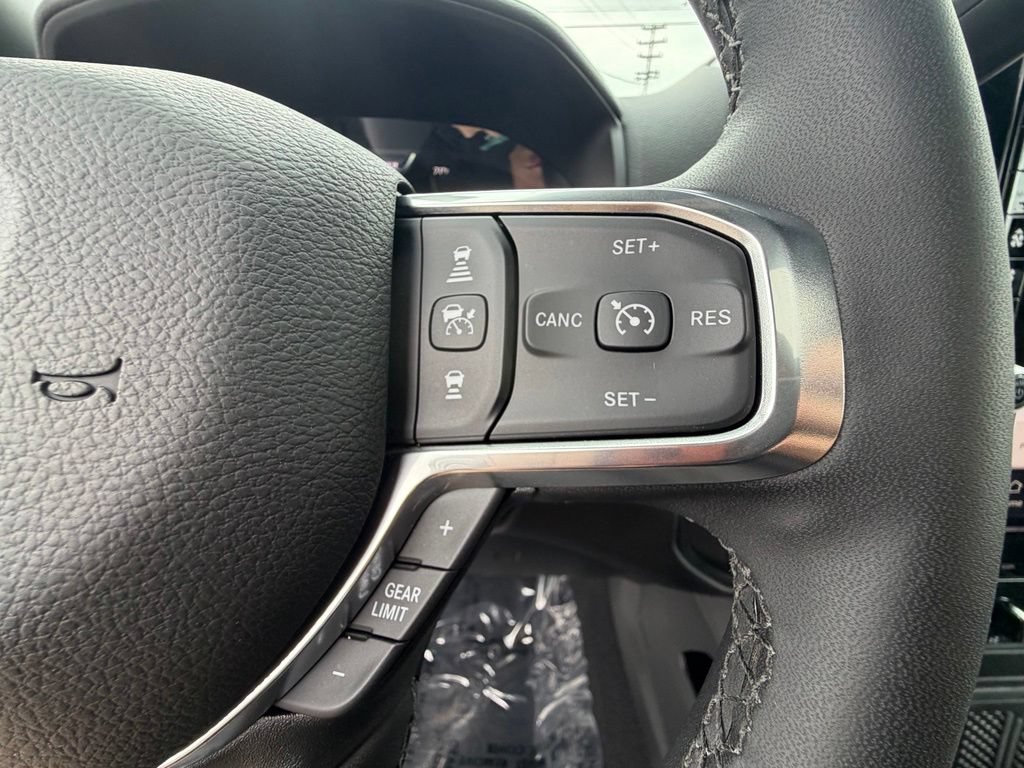 Used 2025 RAM 2500 Laramie AWD/4WD image 30