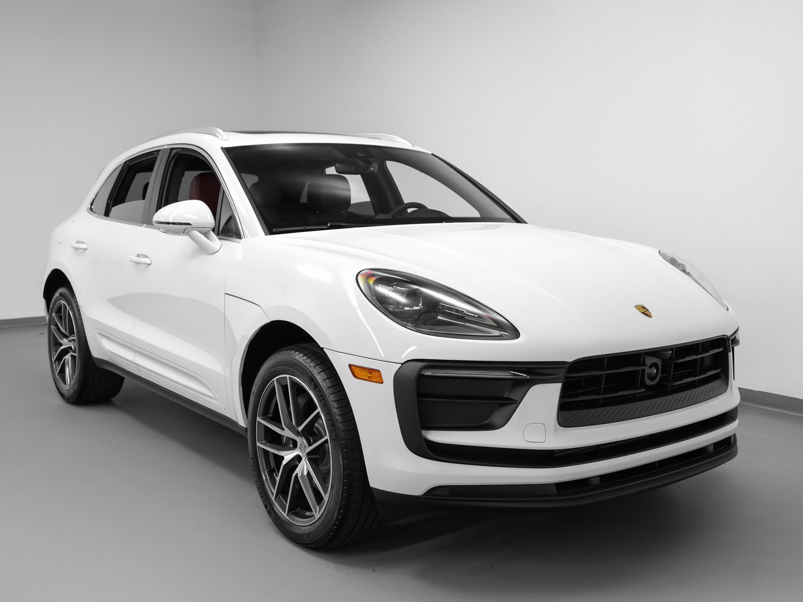 Used 2025 Porsche Macan image 10