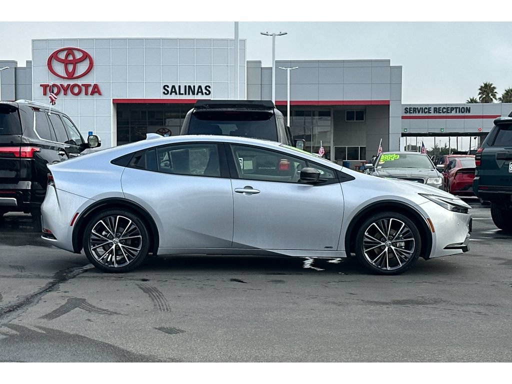 Used 2023 Toyota Prius XLE AWD/4WD image 3