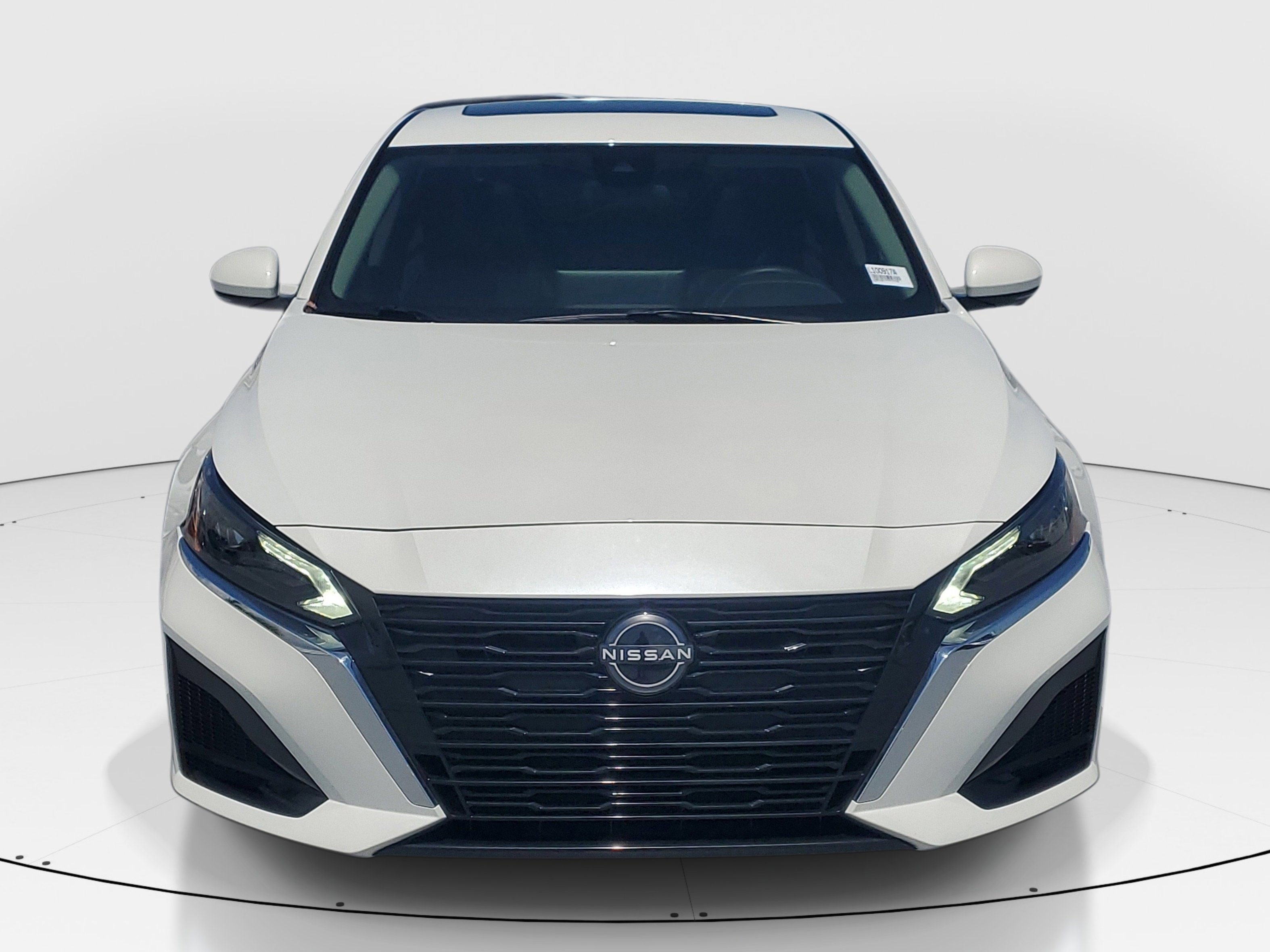 Used 2023 Nissan Altima 2.5 SL FWD image 2