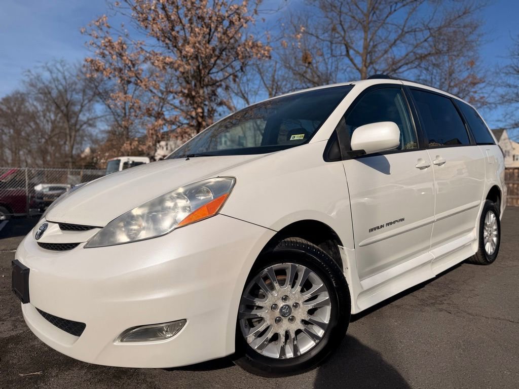 Used 2009 Toyota Sienna XLE image 3