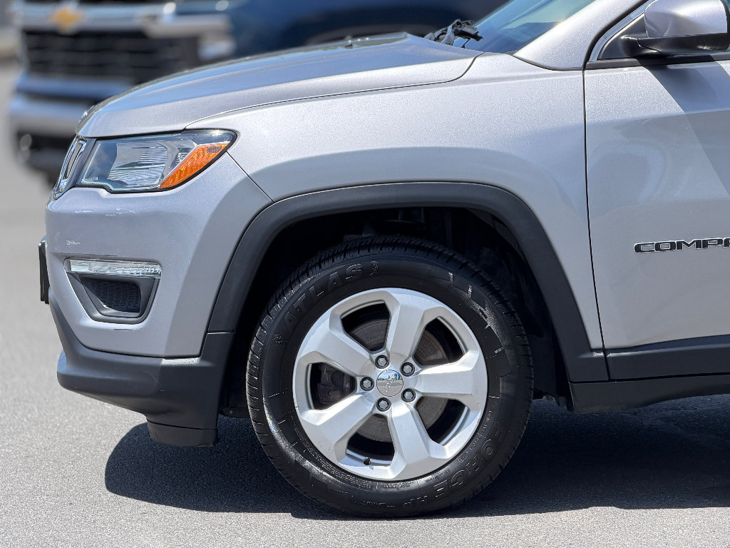 Used 2018 Jeep Compass Latitude w/ Popular Equipment Group FWD image 18