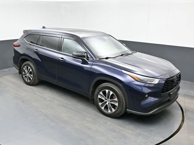 Used 2022 Toyota Highlander XLE image 13