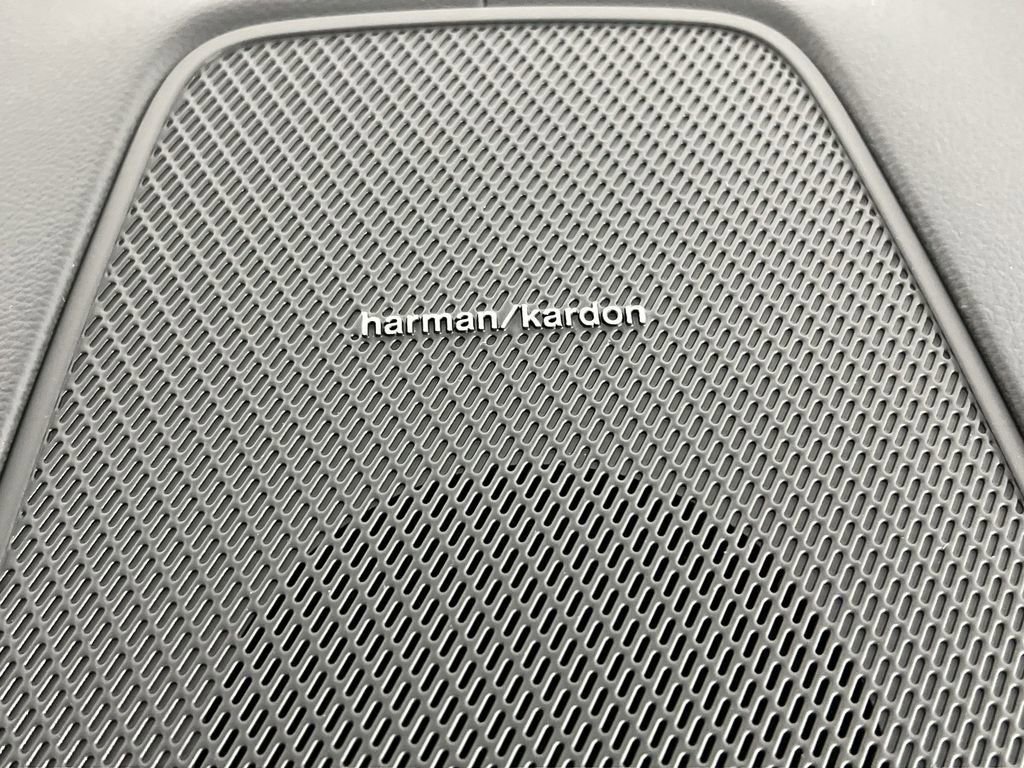 New 2026 Volvo XC60 T8 Ultra w/ Climate Package image 11