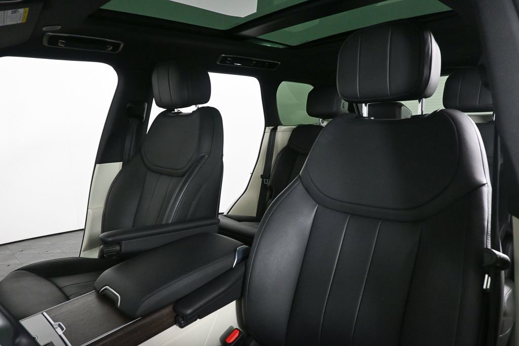 Used 2024 Land Rover Range Rover SE AWD/4WD image 5