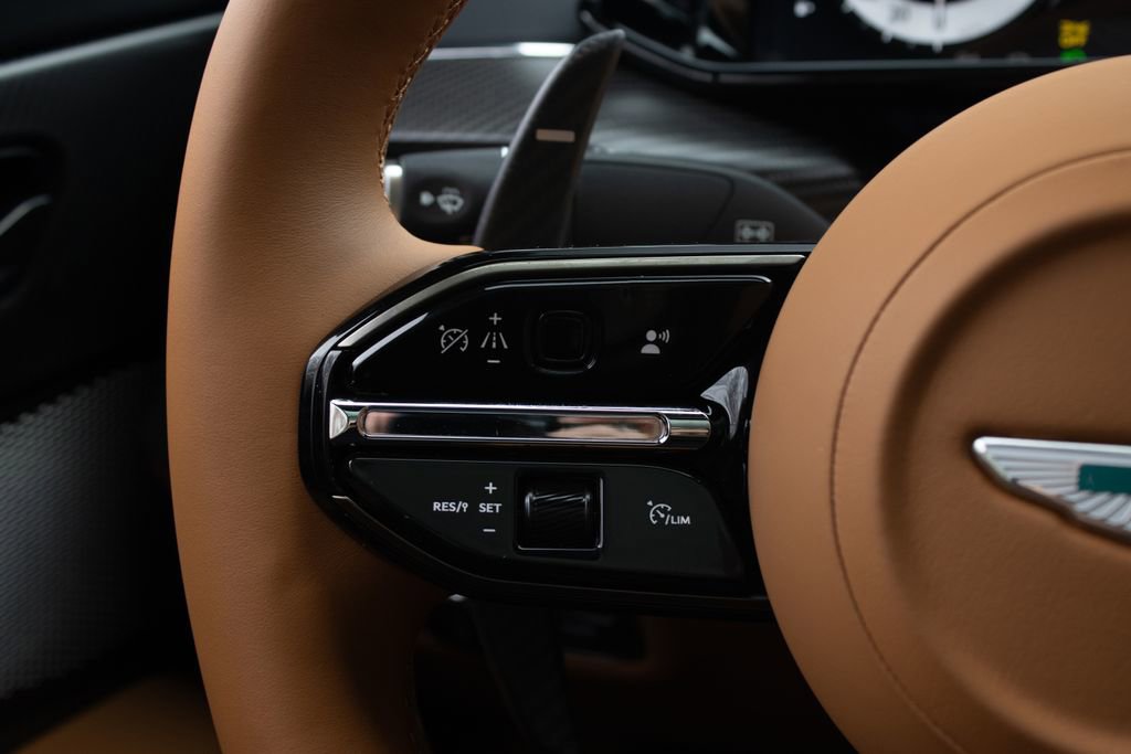 New 2025 Aston Martin Vanquish image 14