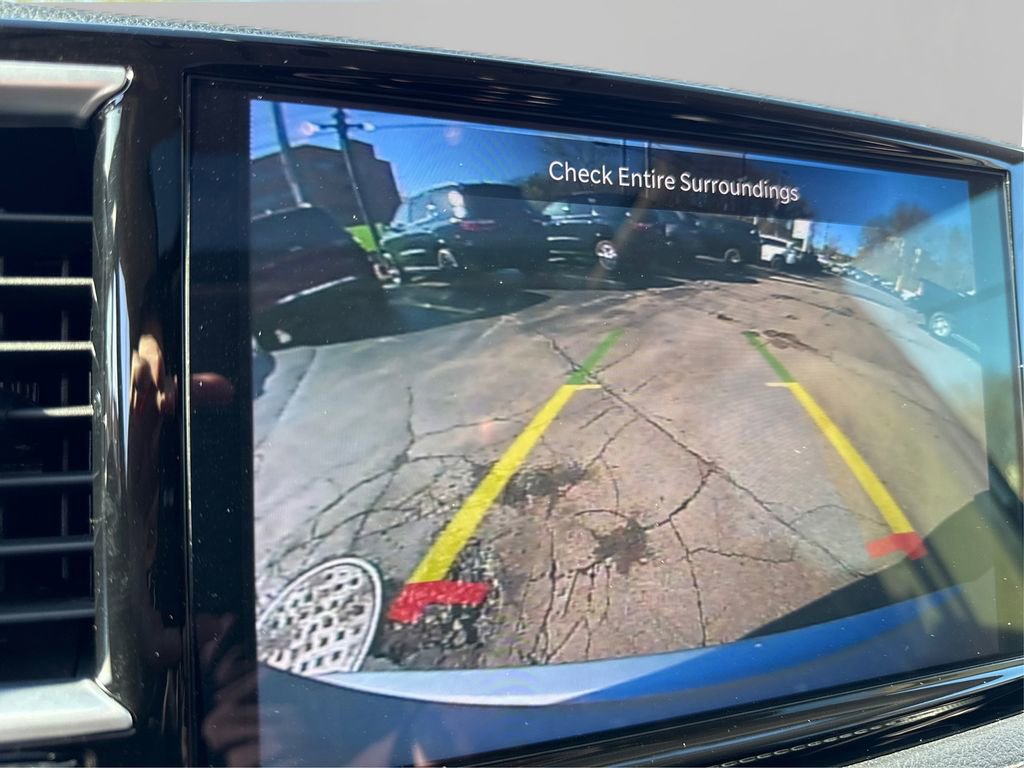 Used 2024 Chrysler Pacifica Limited FWD image 35