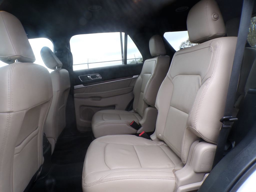 Used 2019 Ford Explorer Limited image 18