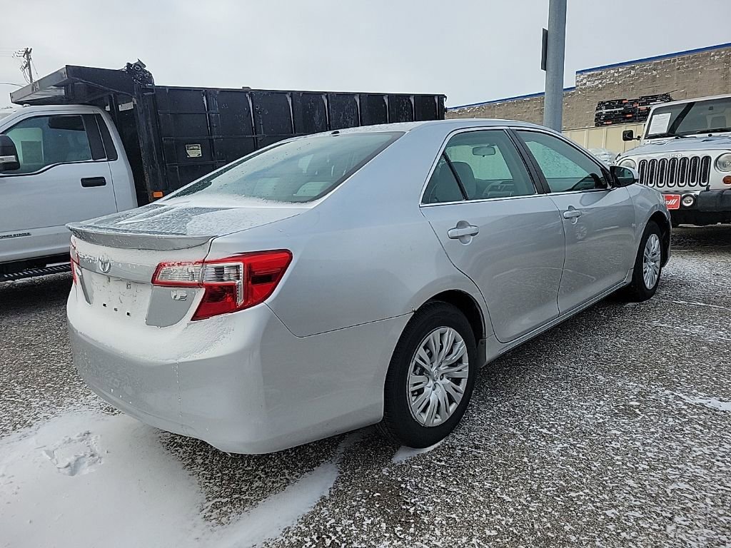 Used 2013 Toyota Camry SE image 4