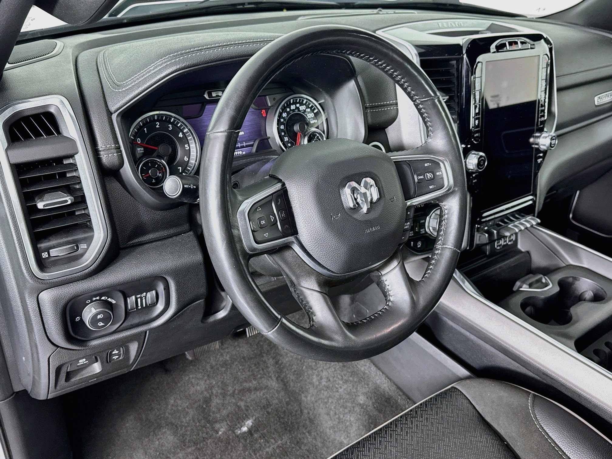 Used 2022 RAM 1500 Laramie AWD/4WD image 9