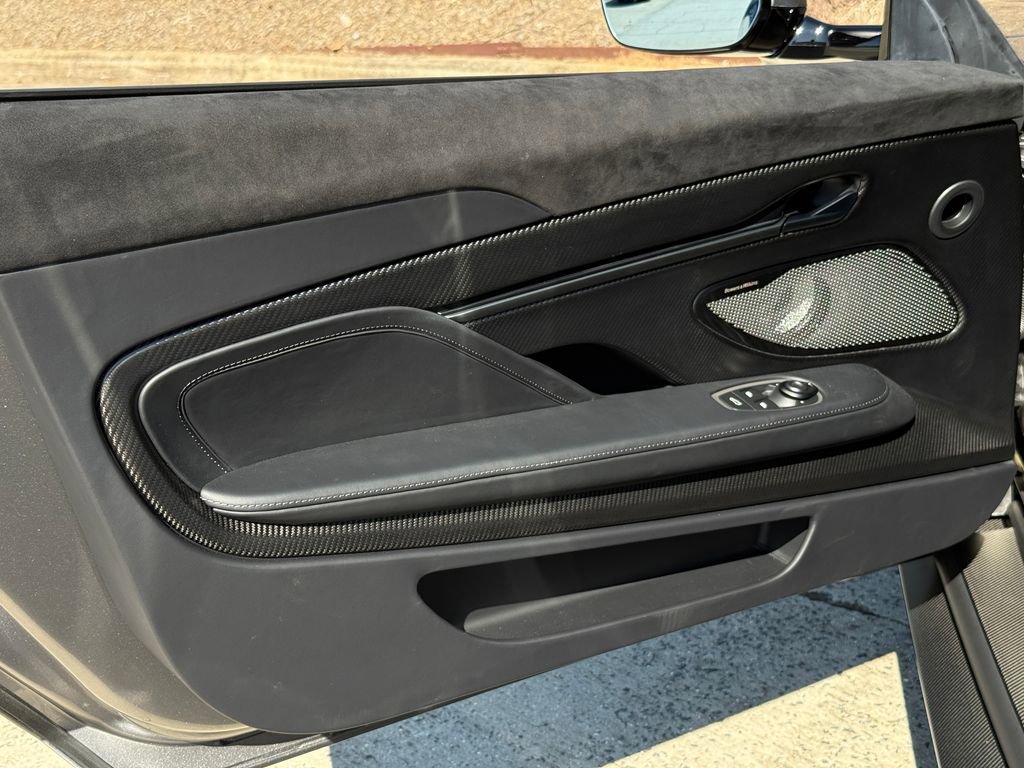 Used 2025 Aston Martin Vanquish image 18