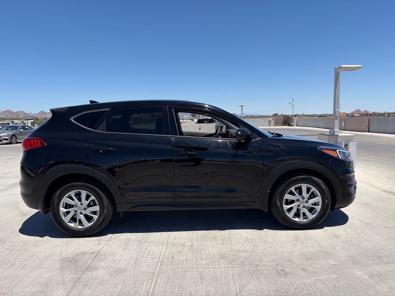 Used 2021 Hyundai Tucson SE w/ Cargo Package FWD image 3