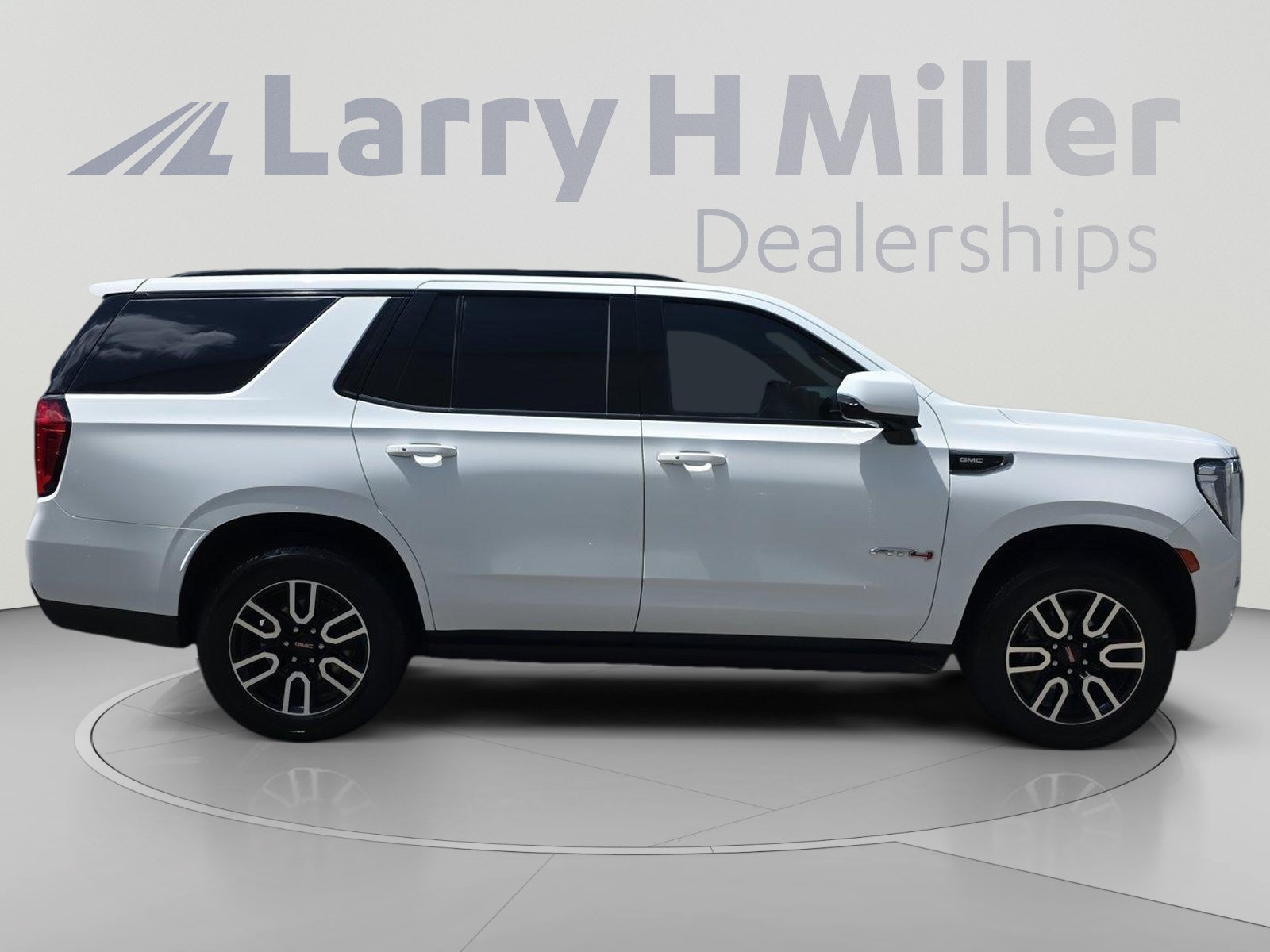Certified 2021 GMC Yukon AT4 w/ AT4 Premium Plus Package AWD/4WD image 9