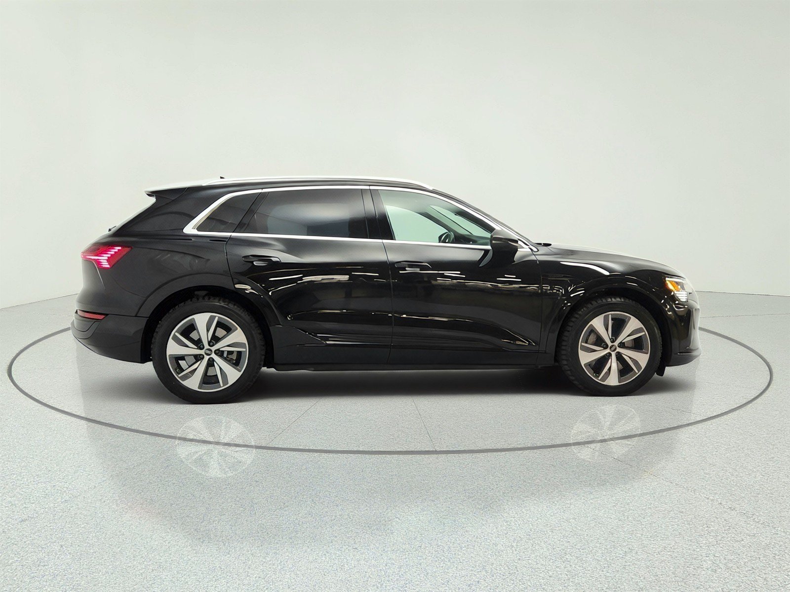 Used 2024 Audi Q8 e-tron Premium Plus w/ Premium Plus Package AWD/4WD image 4