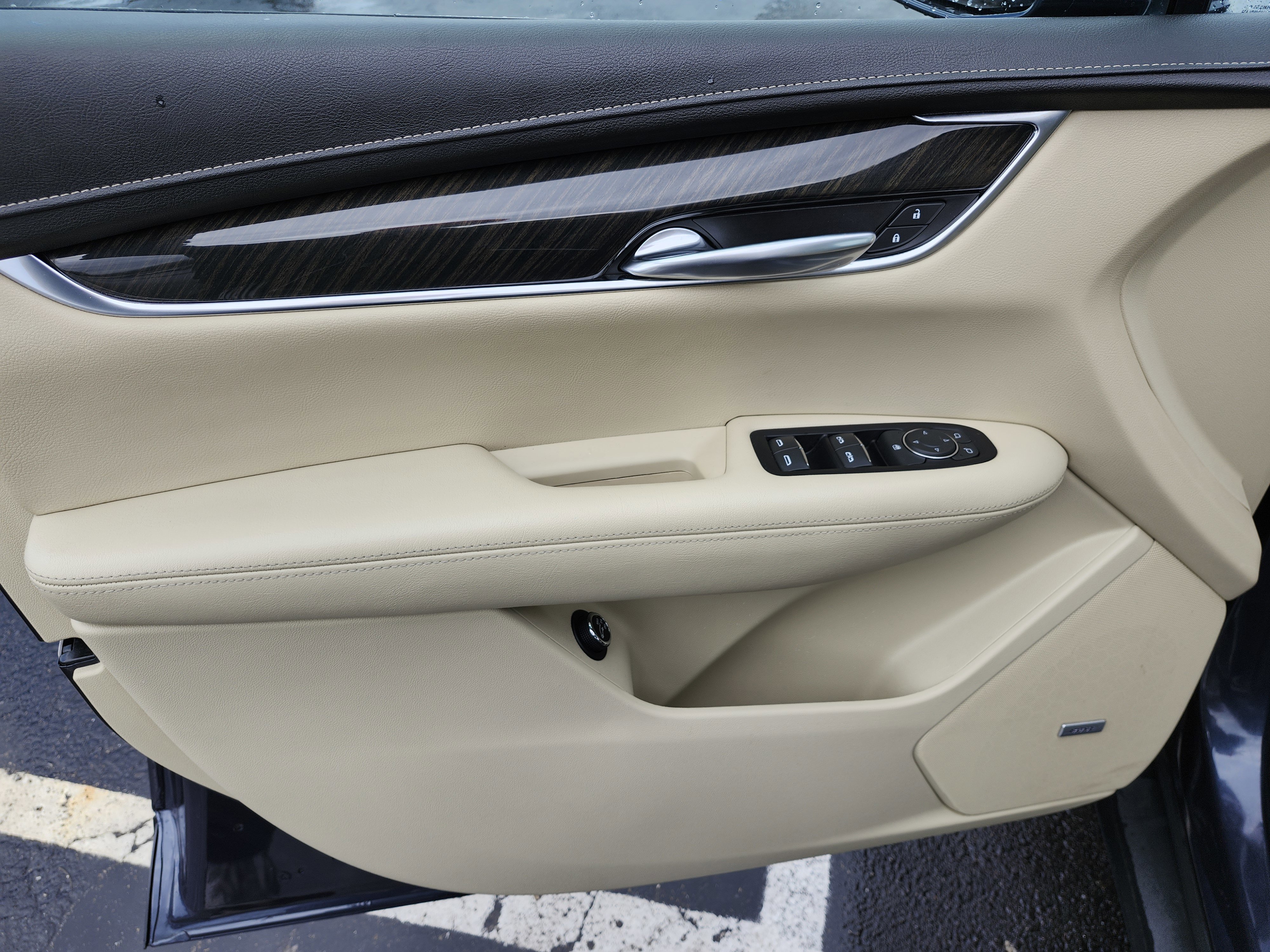 Used 2018 Cadillac XT5 AWD image 28