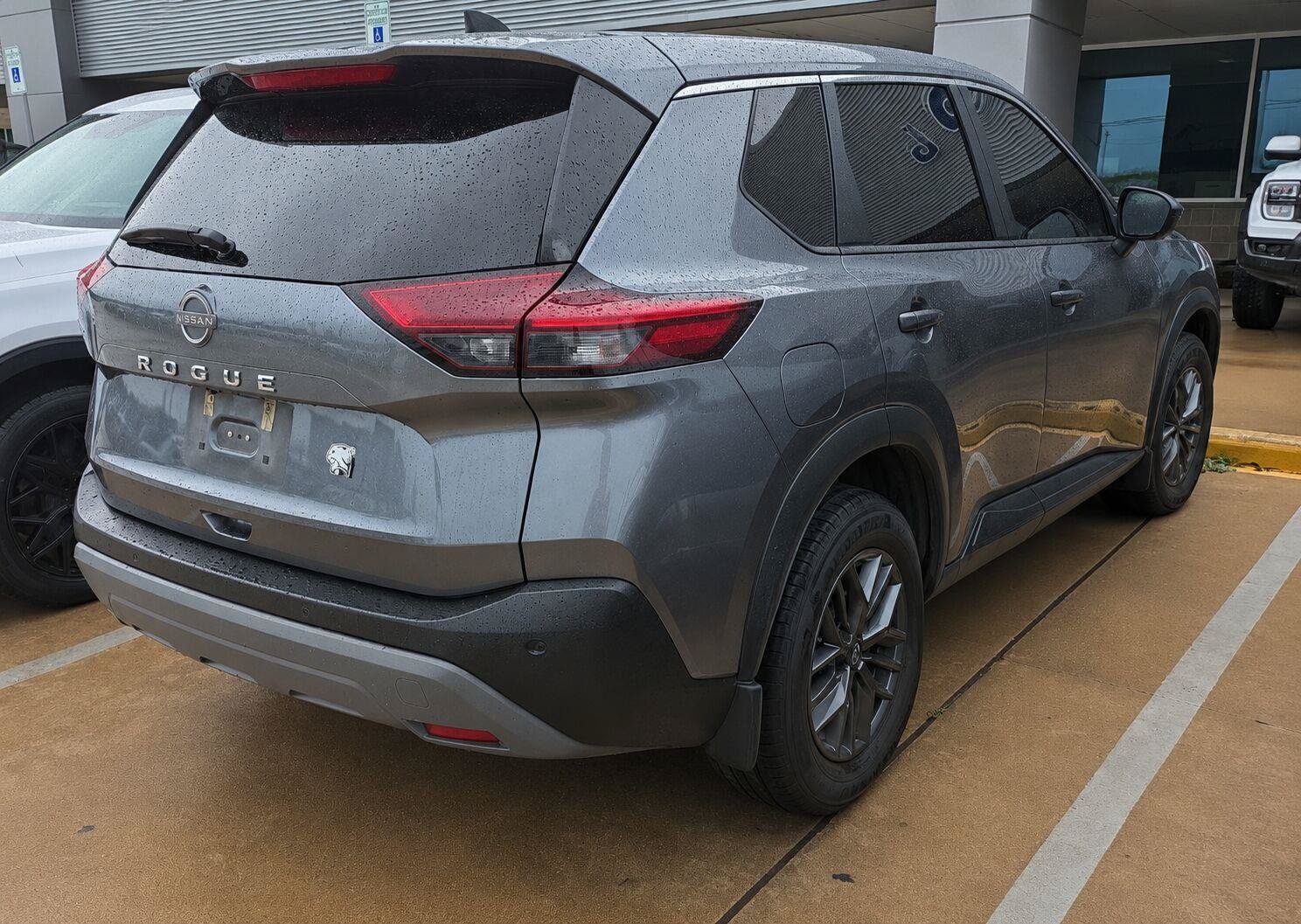 Used 2023 Nissan Rogue S FWD image 8