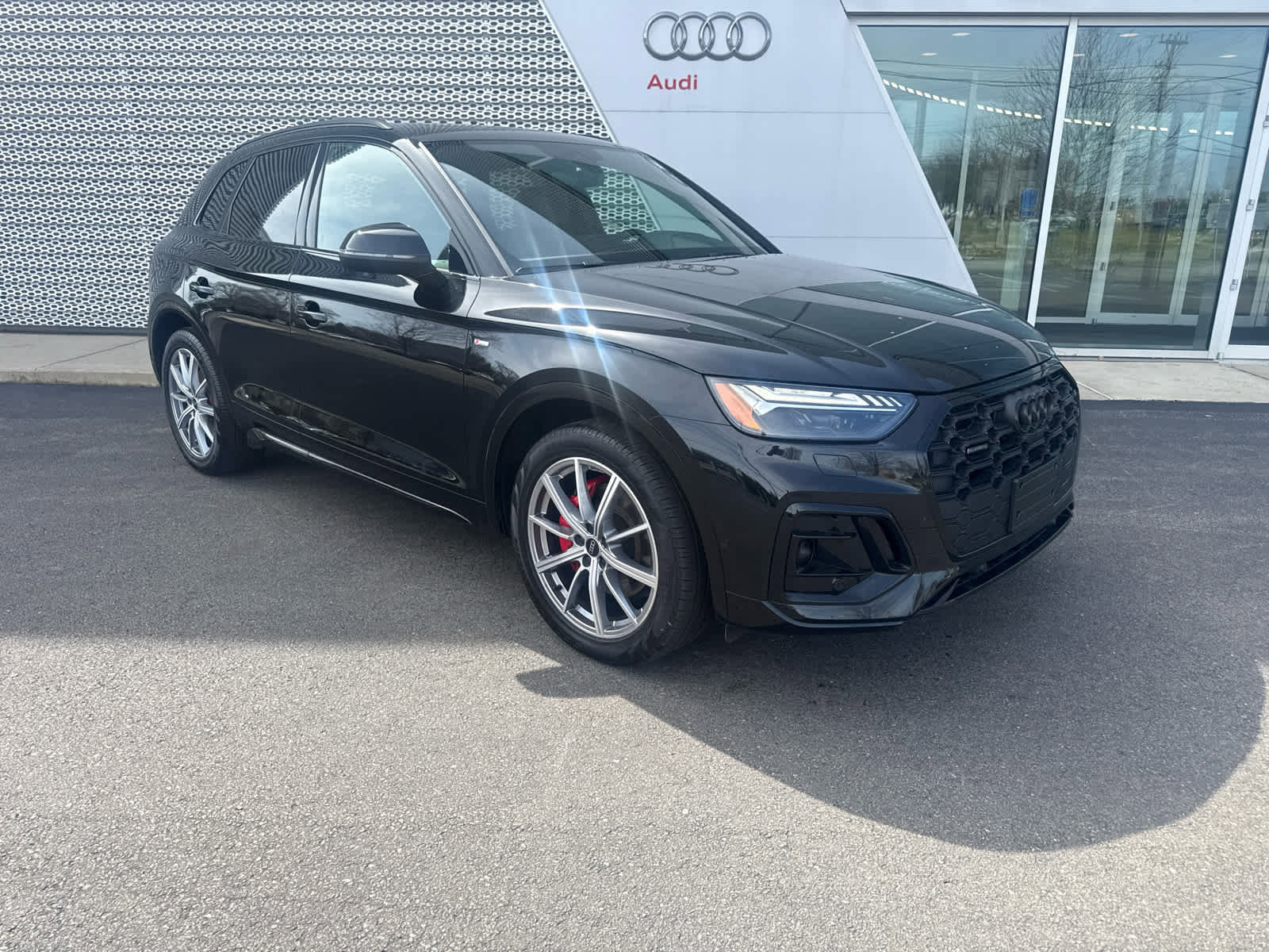 Certified 2024 Audi Q5 e Prestige w/ Prestige Package image 2