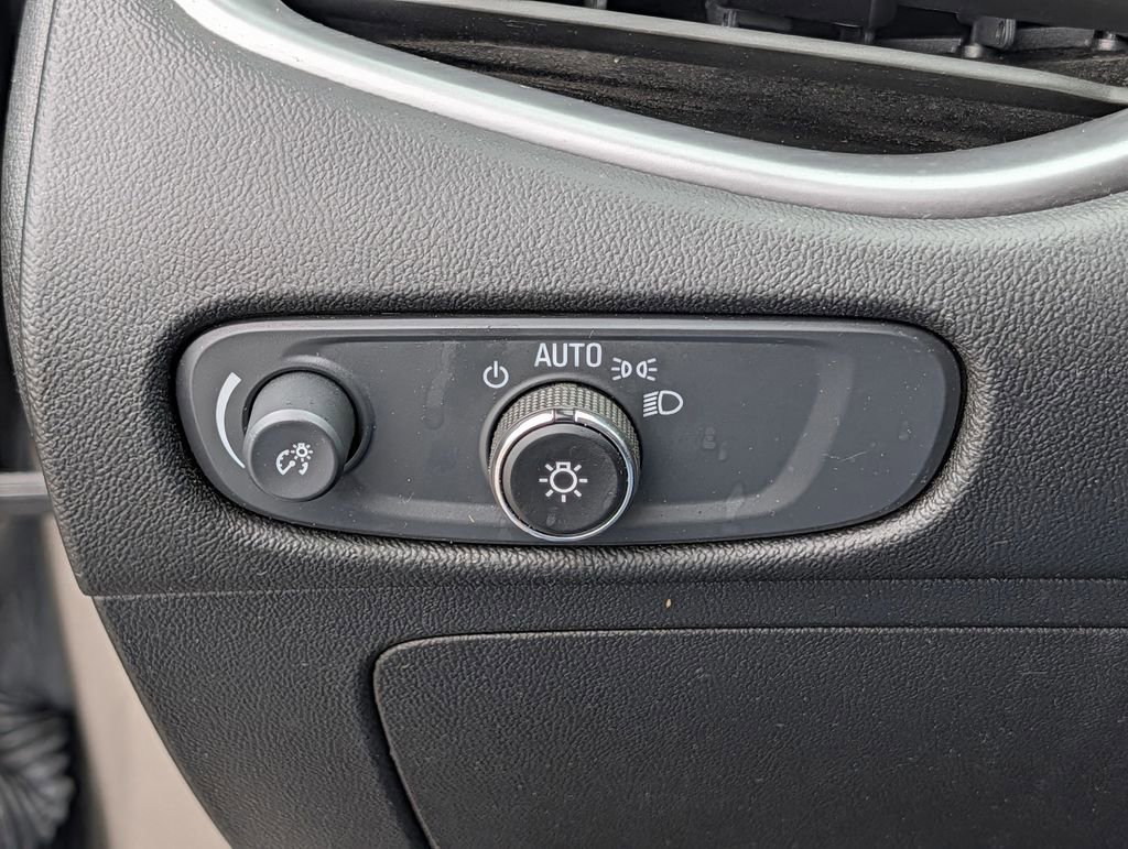 Used 2025 Chevrolet Malibu LT image 23