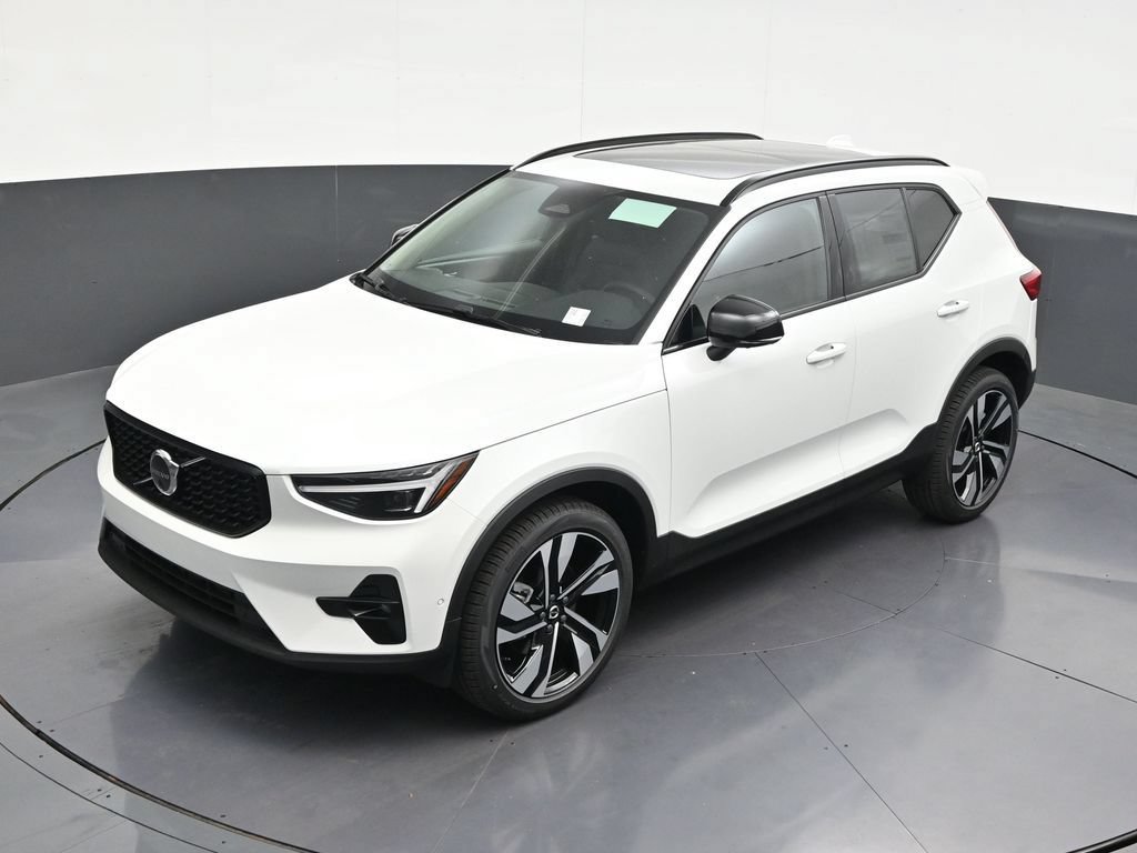 New 2026 Volvo XC40 B5 Plus w/ Climate Package AWD/4WD image 9