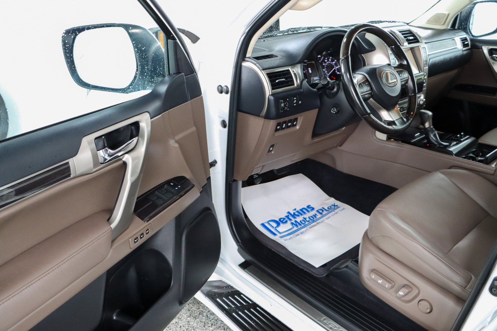 Used 2021 Lexus GX 460 Premium w/ Premium Plus Package AWD/4WD image 3