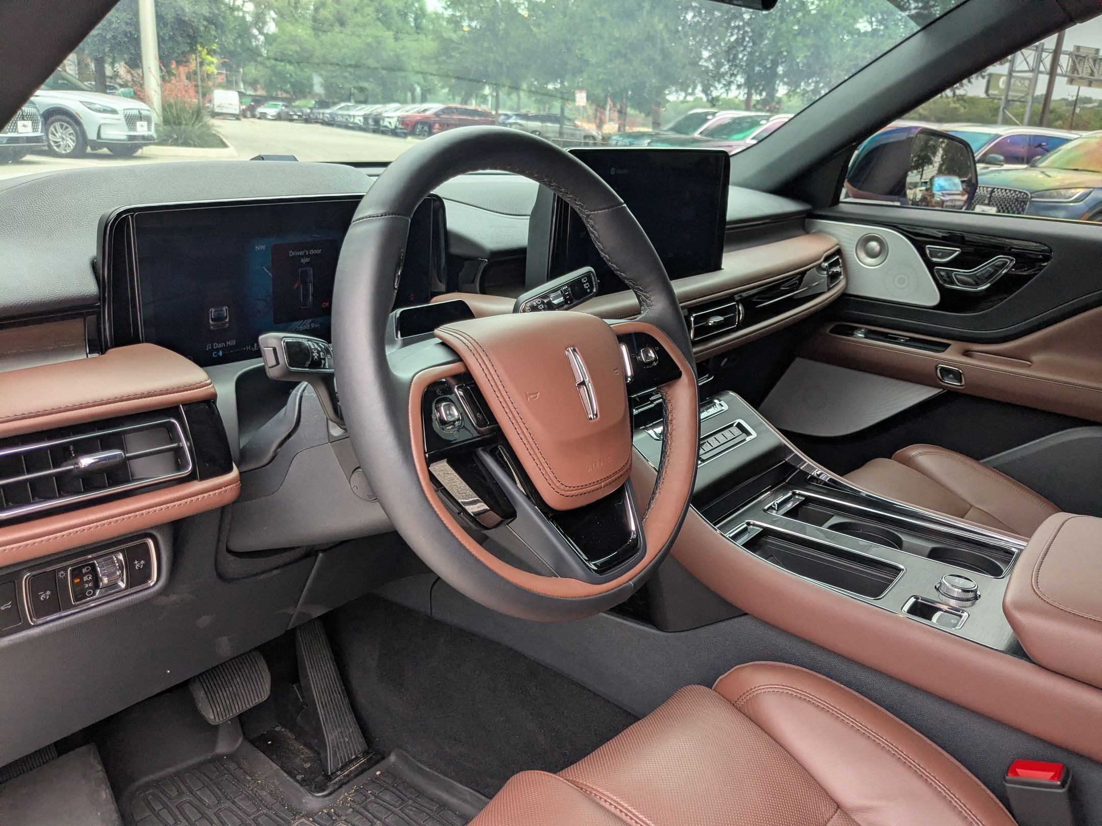 Used 2026 Lincoln Aviator Reserve w/ Luxury Package RWD image 11