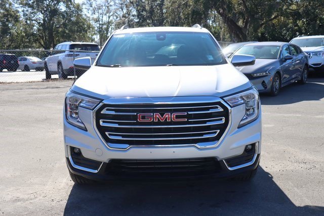 Certified 2022 GMC Terrain SLT image 2