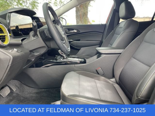 Certified 2024 Chevrolet Trax LT w/ Driver Confidence Package FWD image 18