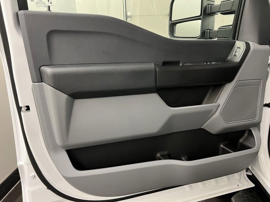 New 2026 Ford F250 XL w/ XL Chrome Package image 22