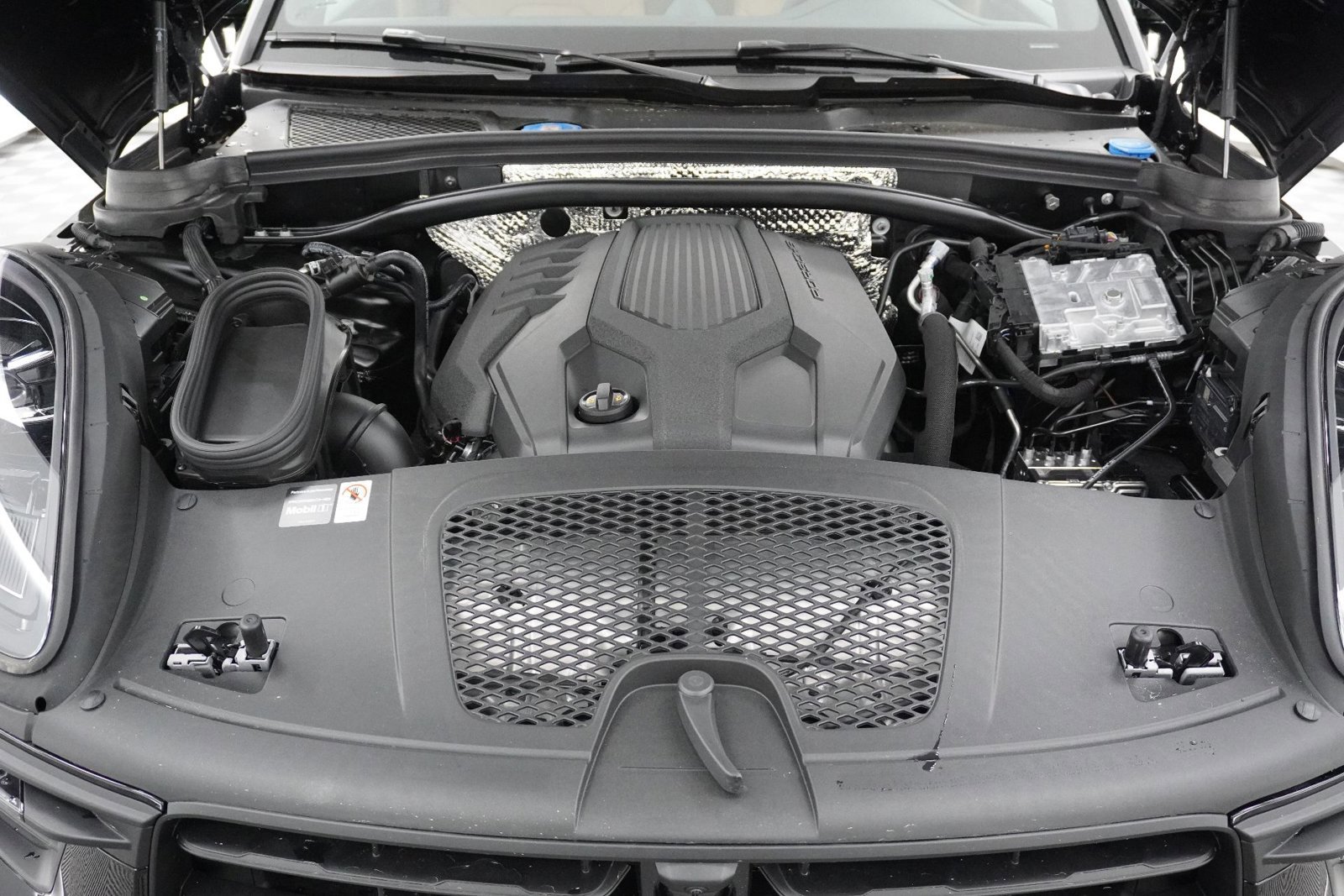 New 2026 Porsche Macan image 12