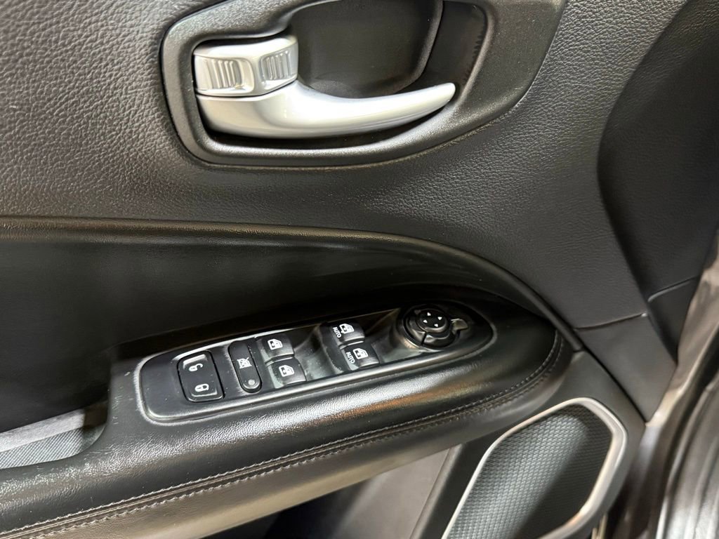 Certified 2018 Jeep Compass Latitude w/ Popular Equipment Group image 29