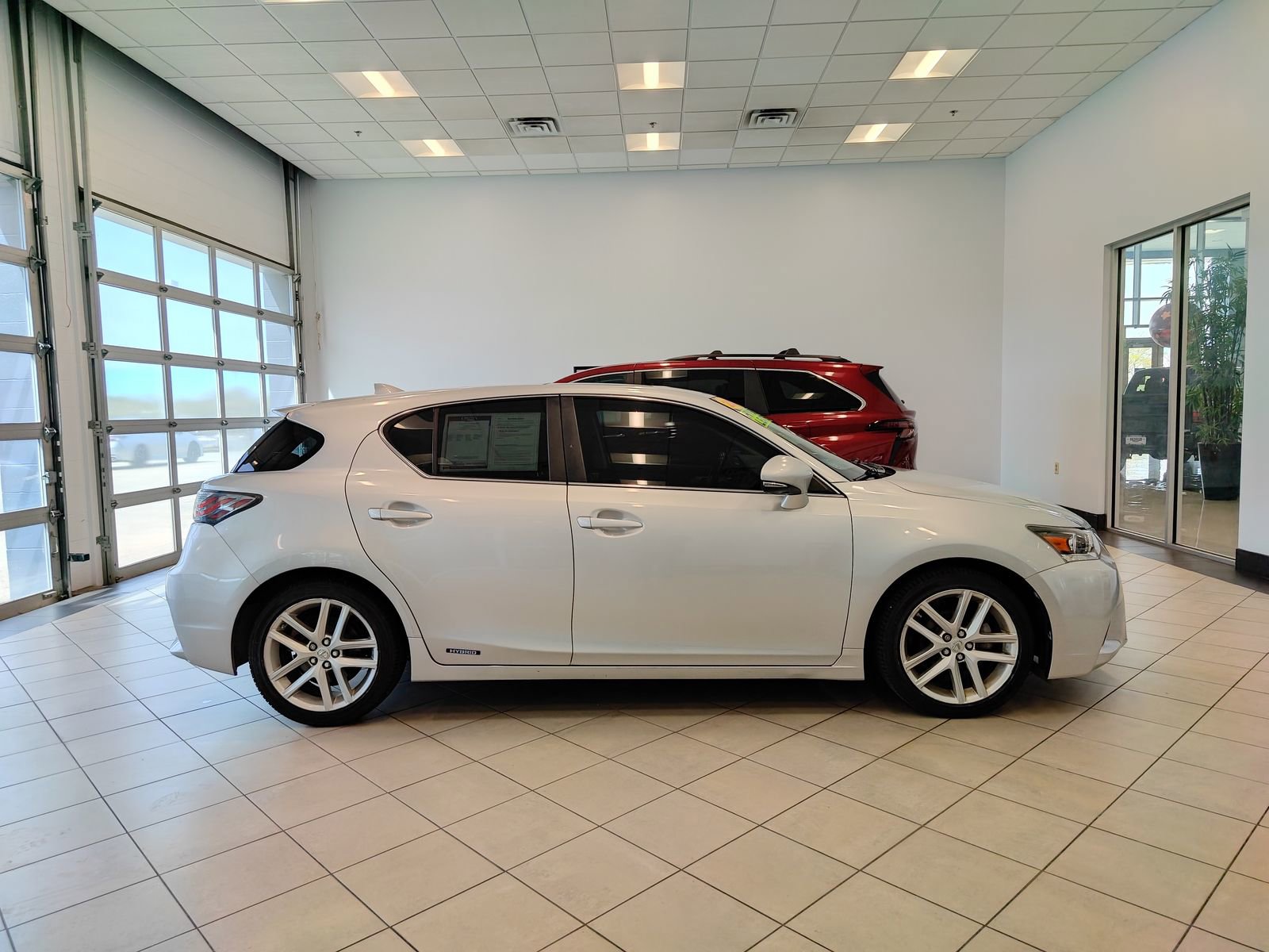Used 2015 Lexus CT 200h image 2