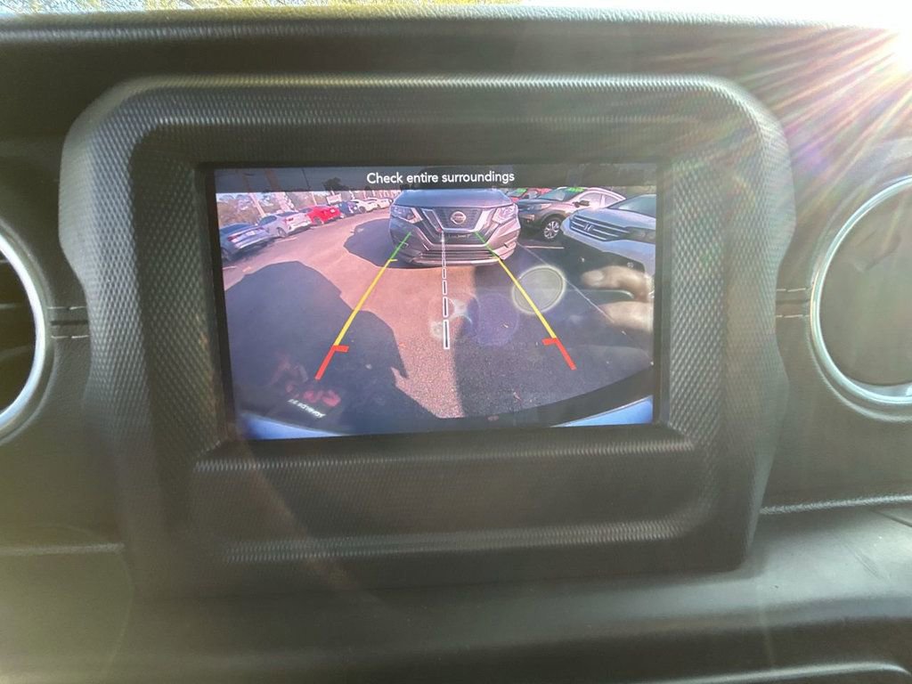 Used 2018 Jeep Wrangler Unlimited Sahara AWD/4WD image 18