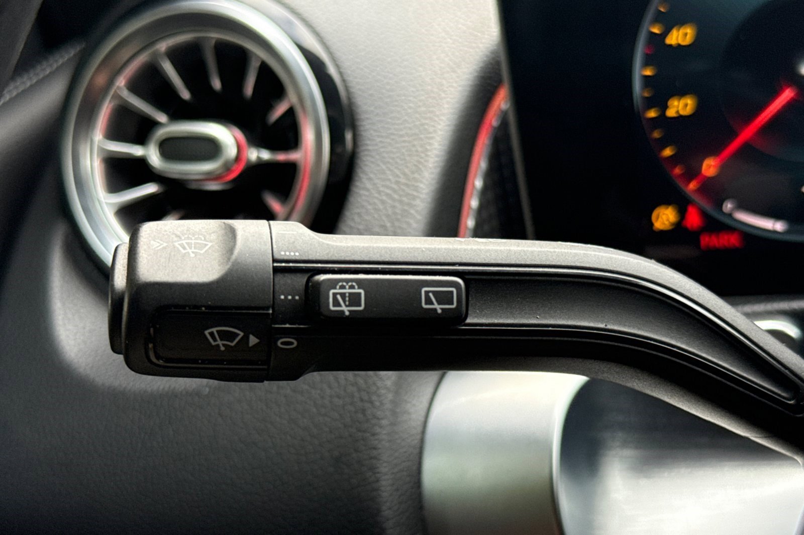 Used 2021 Mercedes-Benz GLB 250 4MATIC image 30