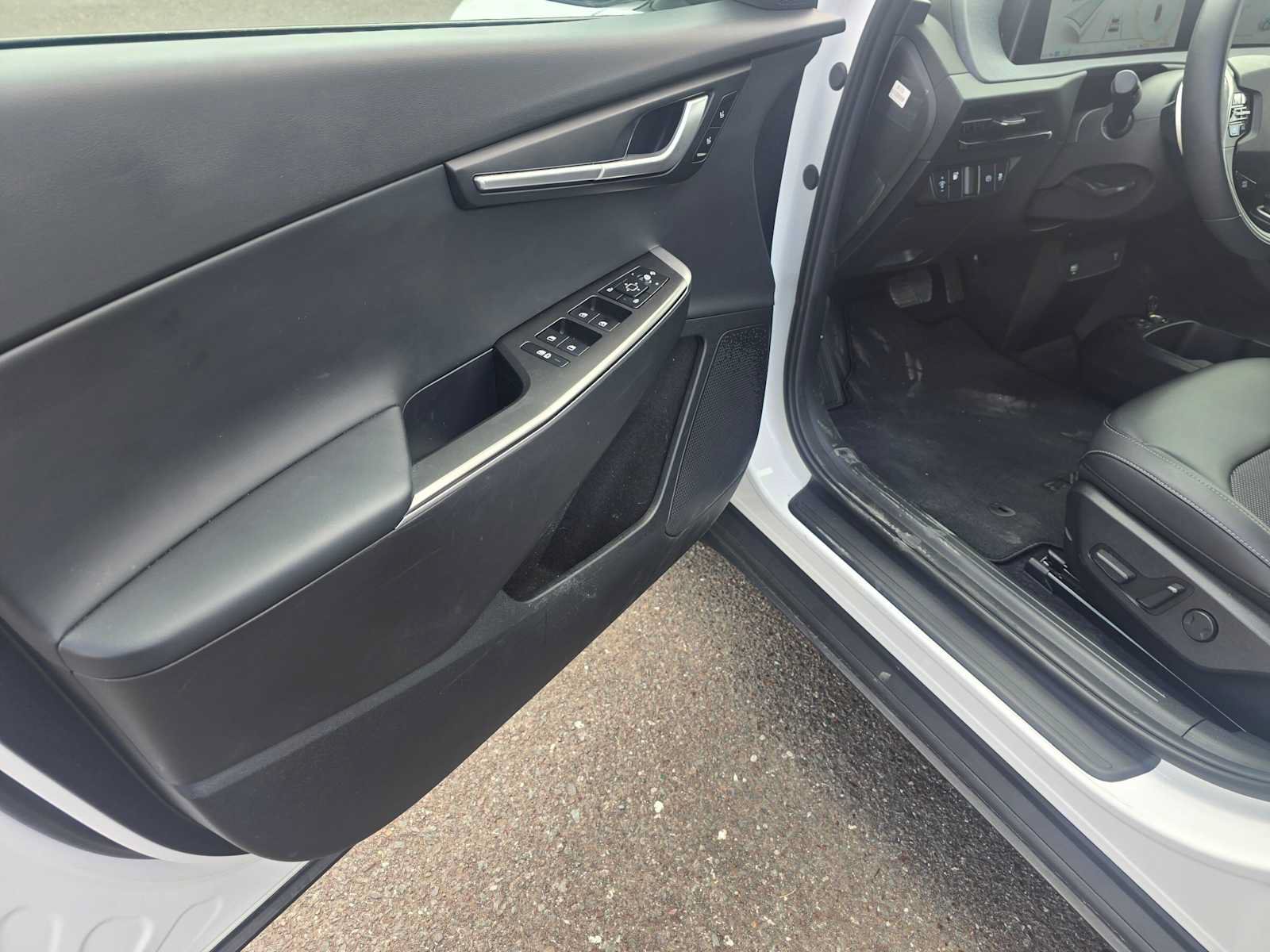 Used 2024 Kia EV6 Light RWD image 30