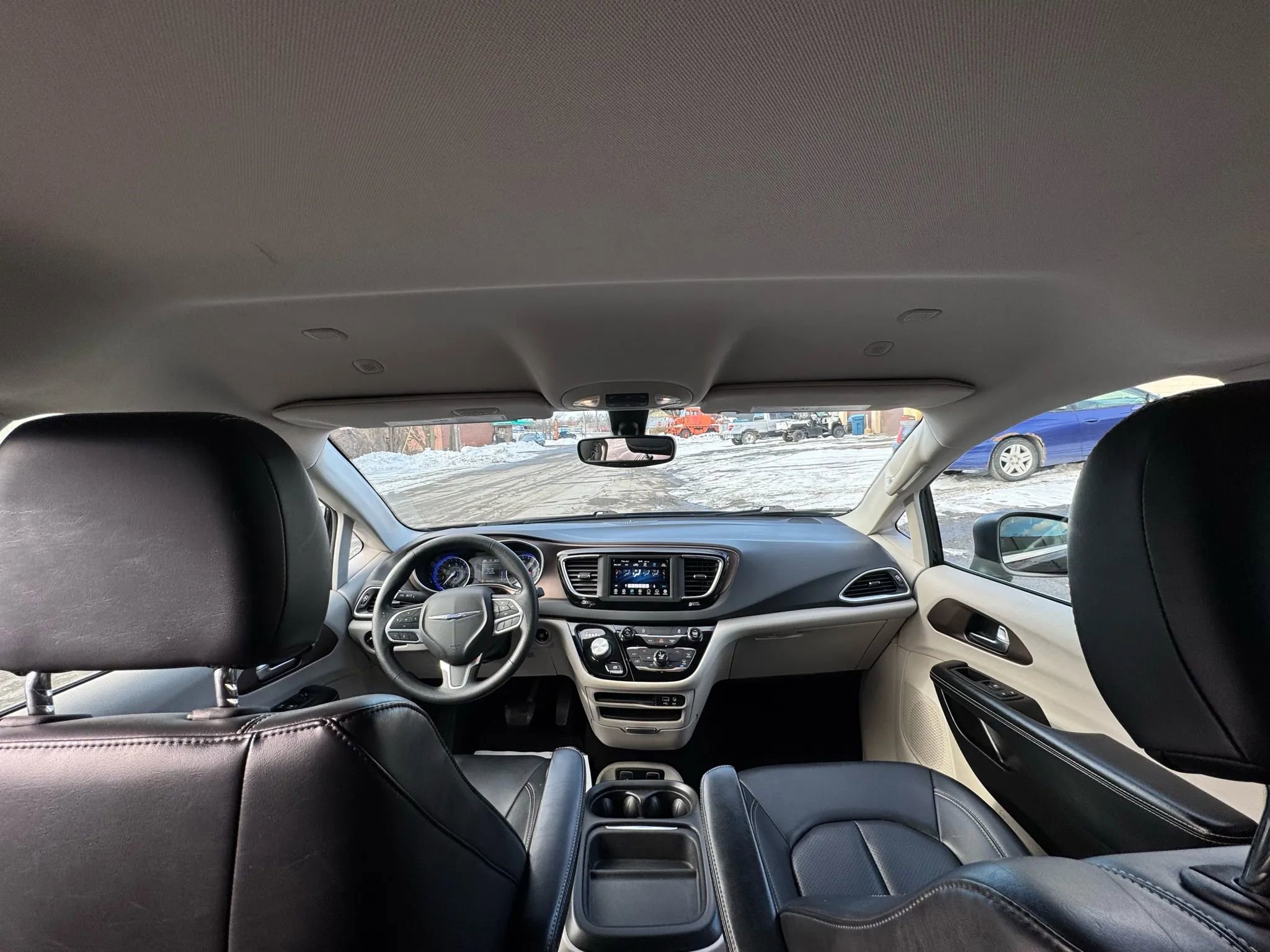 Used 2020 Chrysler Voyager Lxi image 22