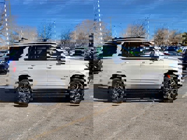 Used 2022 Chevrolet Tahoe Z71 w/ Luxury Package image 2