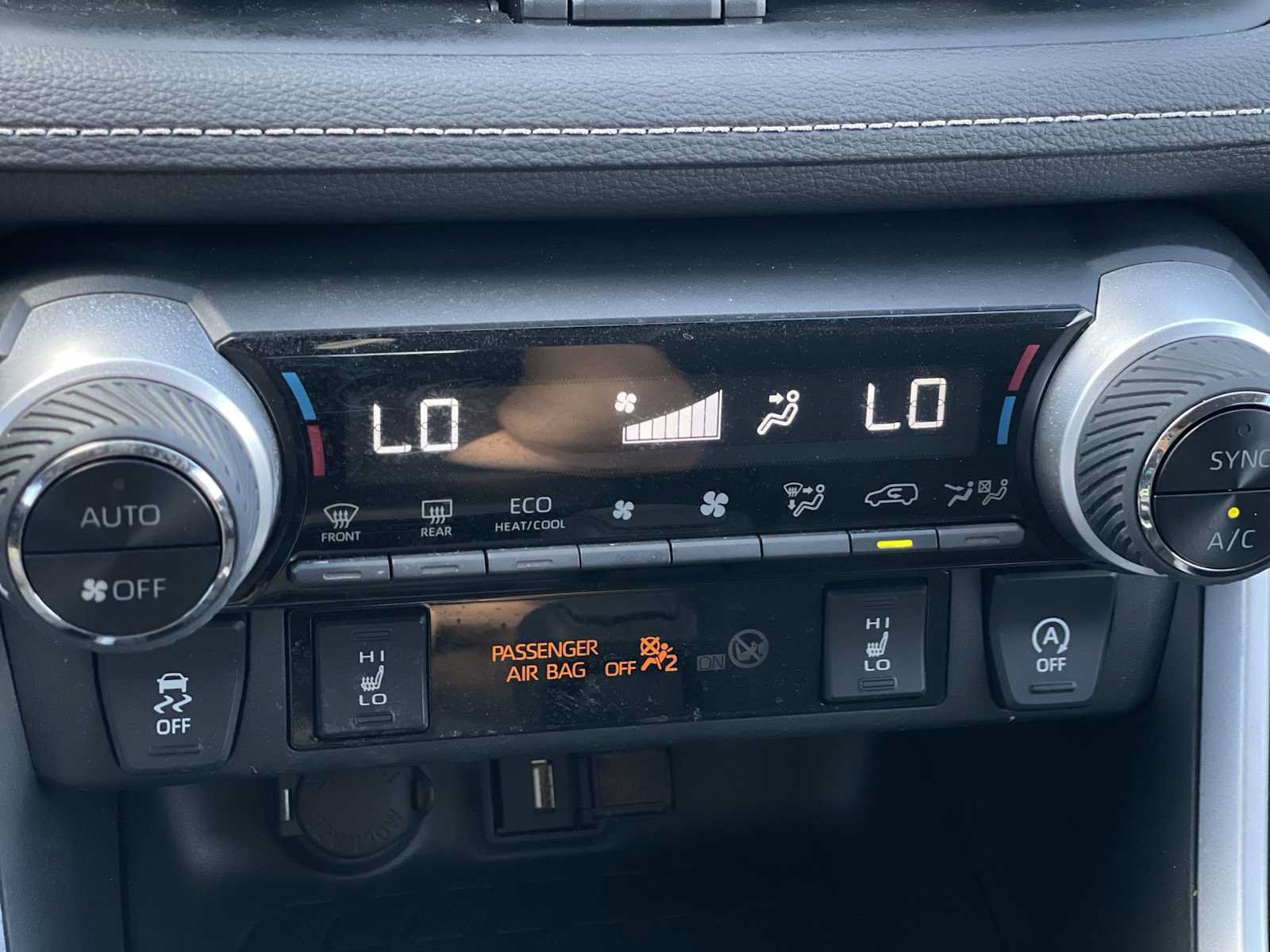 Used 2020 Toyota RAV4 XLE w/ Convenience Package AWD/4WD image 17