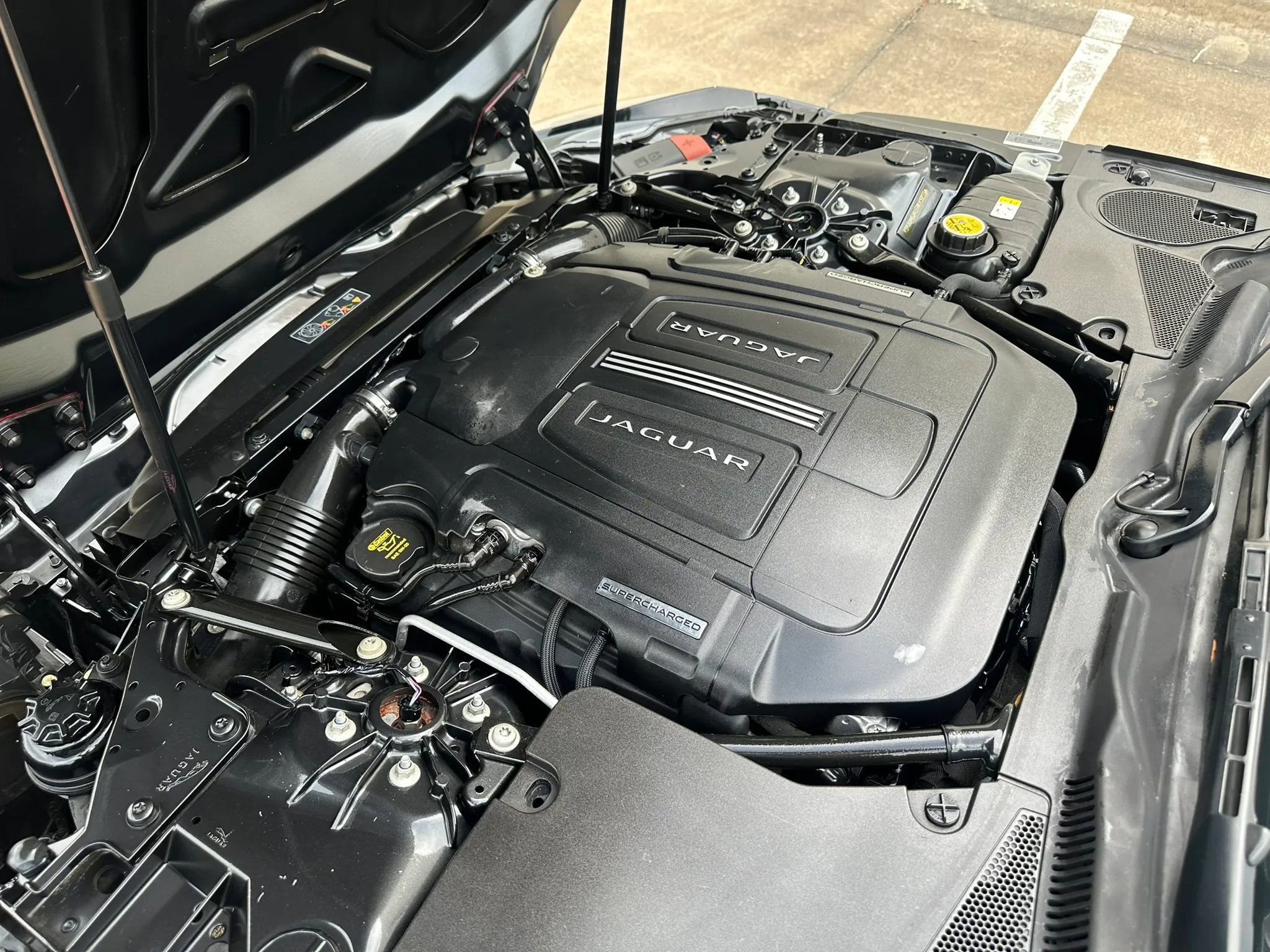 Used 2015 Jaguar F-TYPE R RWD image 16
