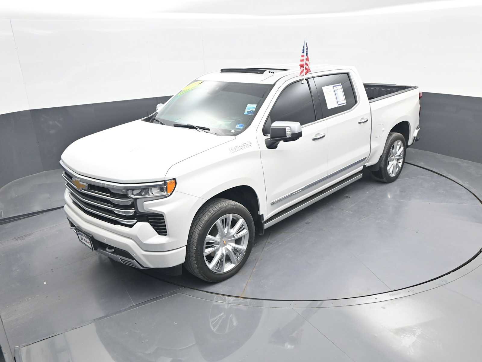 Used 2024 Chevrolet Silverado 1500 High Country w/ High Country Premium Package AWD/4WD image 35