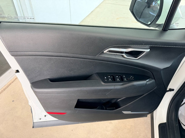 Used 2023 Kia Sportage LX image 16