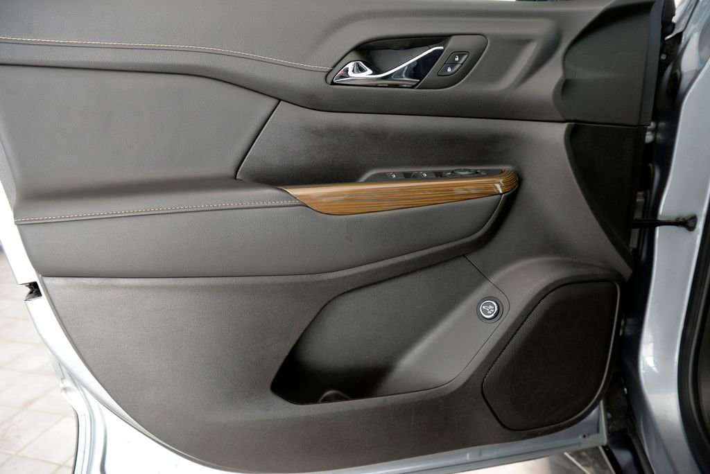 Used 2023 GMC Acadia SLE w/ Driver Convenience Package image 14