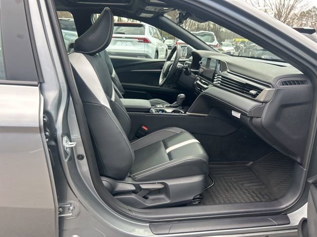 Used 2025 Toyota Camry SE w/ Multimedia Upgrade Package image 13