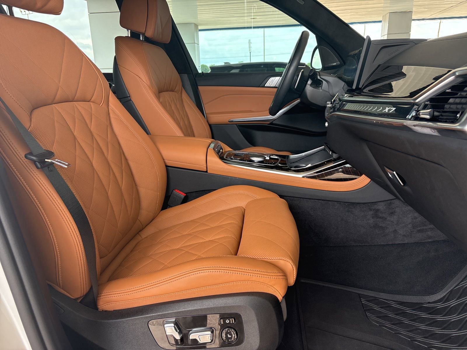 Used 2026 BMW X7 xDrive40i w/ Premium Package AWD/4WD image 25