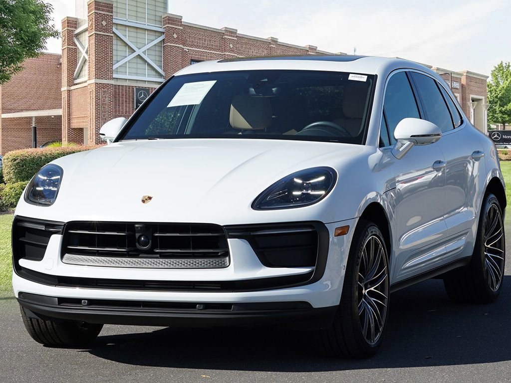 Used 2024 Porsche Macan image 4